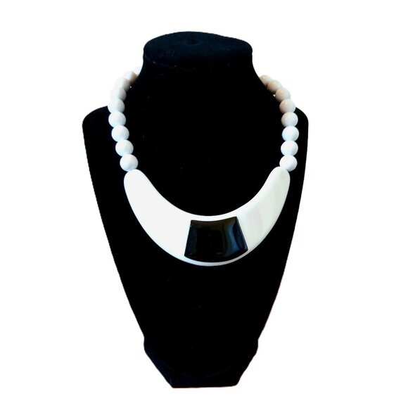 Funky Vintage 1980s acrylic necklace - black and white - statement - geometric - Picture 1 of 4